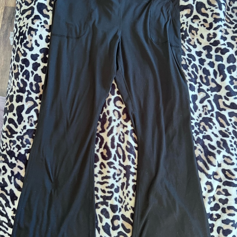 Daisy Fuentes Black Relaxed Fit Flared Pants